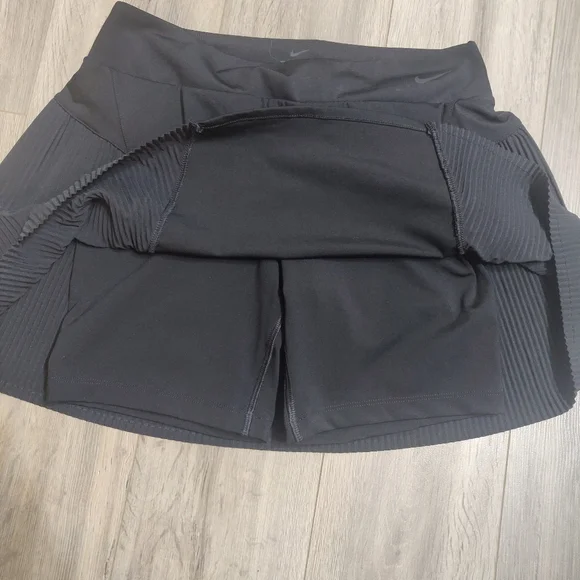 Nike skort - Picture 3 of 4